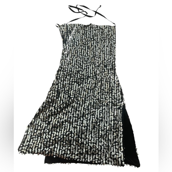 Dresses & Skirts - Silver Sequin Halter Sexy Dress 🖤